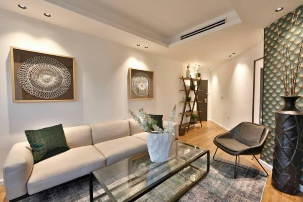 2bedroom 8 With Balcony And Shelter