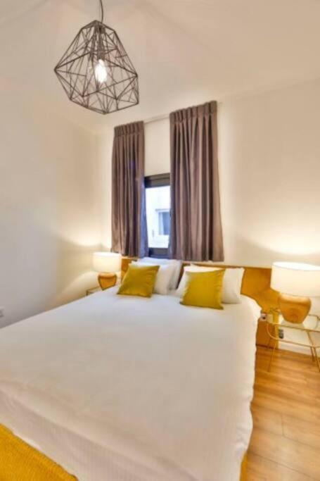 2bedroom 8 With Balcony And Shelter Apartment Tel Aviv