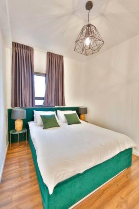 Apartment 2bedroom 8 With Balcony And Shelter